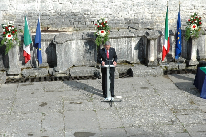 Clicca per vedere l'immagine alla massima grandezza